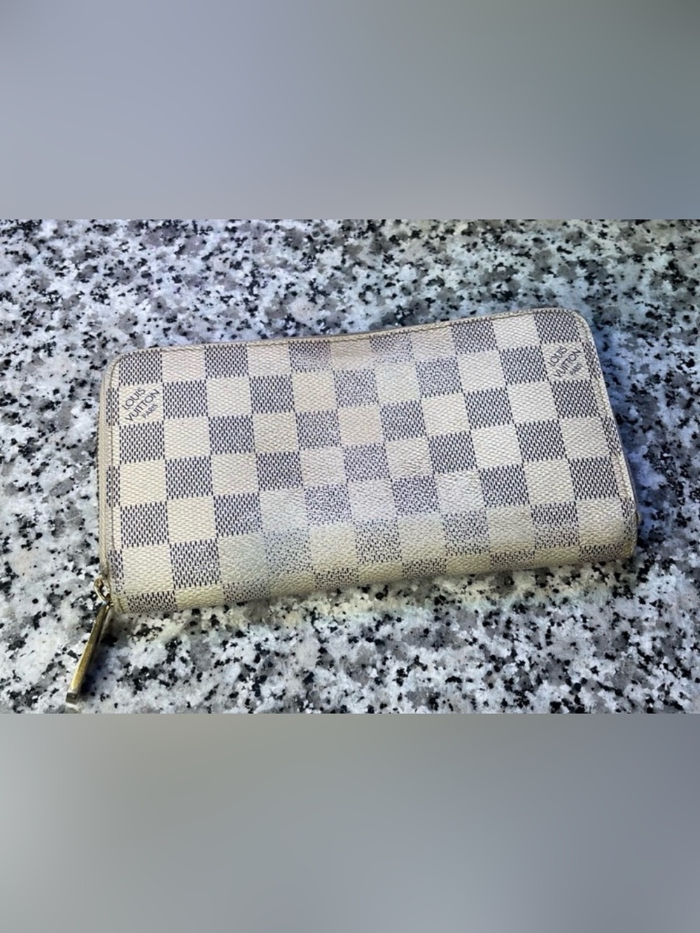 Louis Vuitton Damier Beige/Cream Zippy Wallet Interior with Gold Hardware